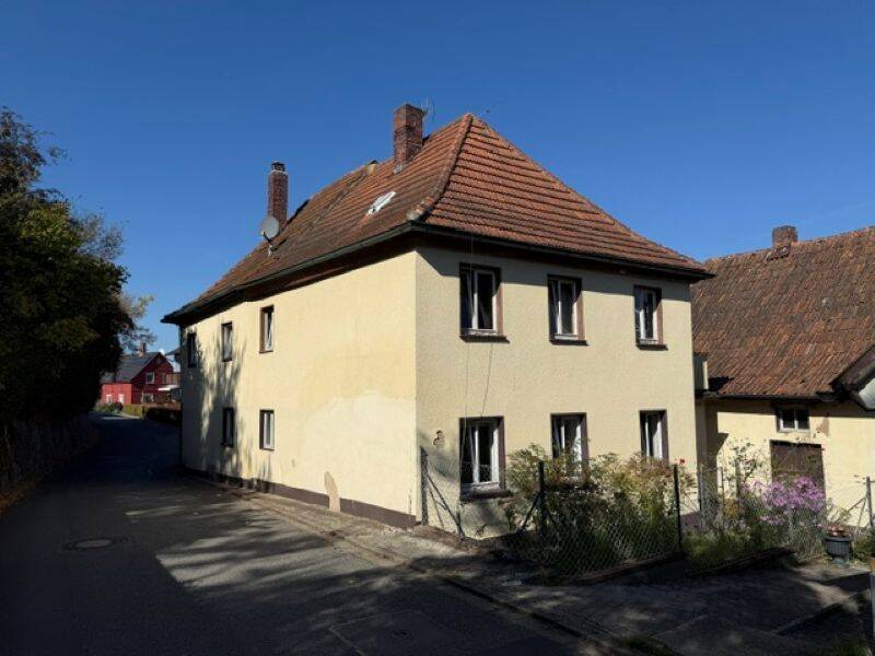 Interessantes Wohnhaus mit Nebengebäude und Felsenkeller, 96215 Lichtenfels