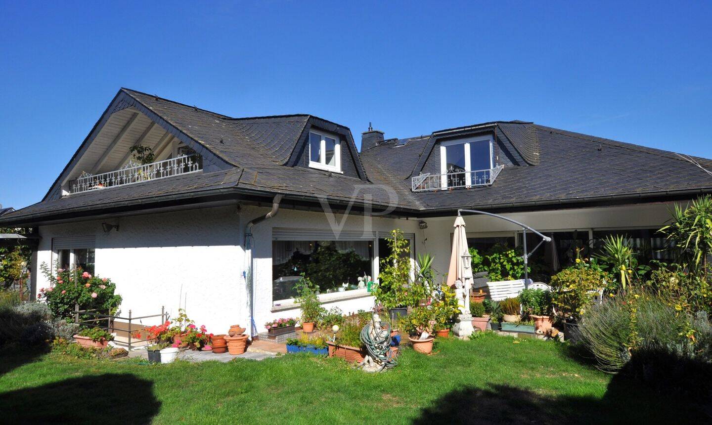Großzügiges Haus mit schönem Garten, Schwimmbad, Sauna, und viel Potenzial, 65510 Idstein