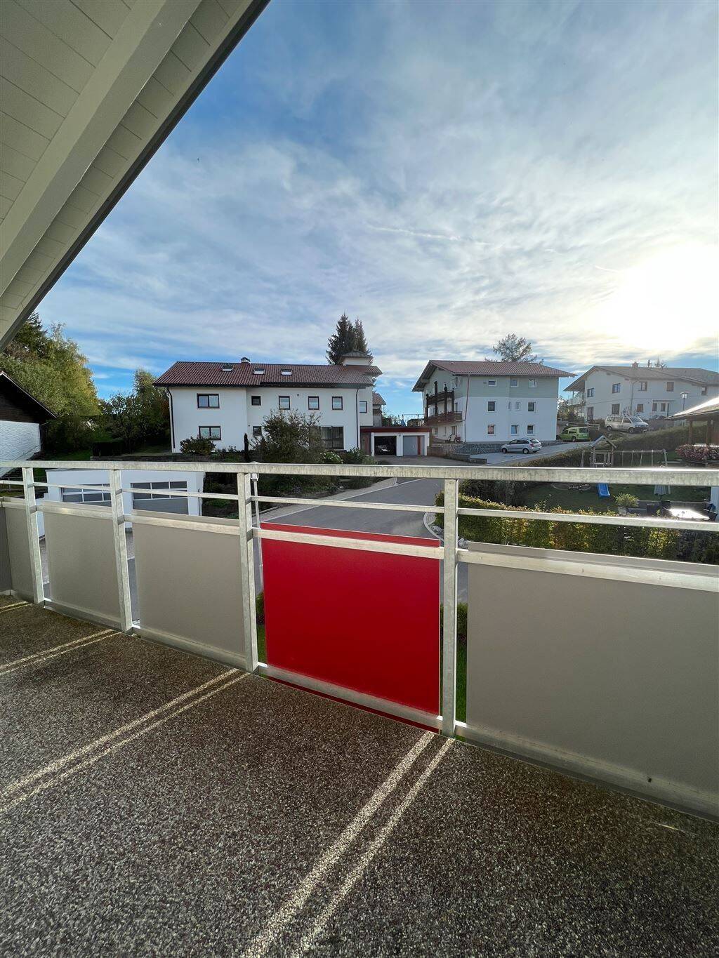 schöne renovierte 4 Zimmer-Dachgeschosswohnung mit zwei Balkonen, 88167 Röthenbach (Allgäu)