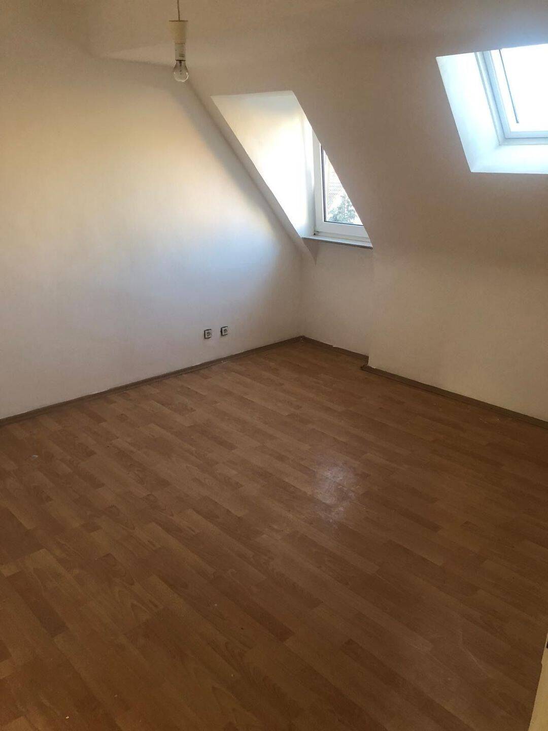 2 Zimmer Dachgeschosswohnung in Eberhardshof, 90431 Nürnberg