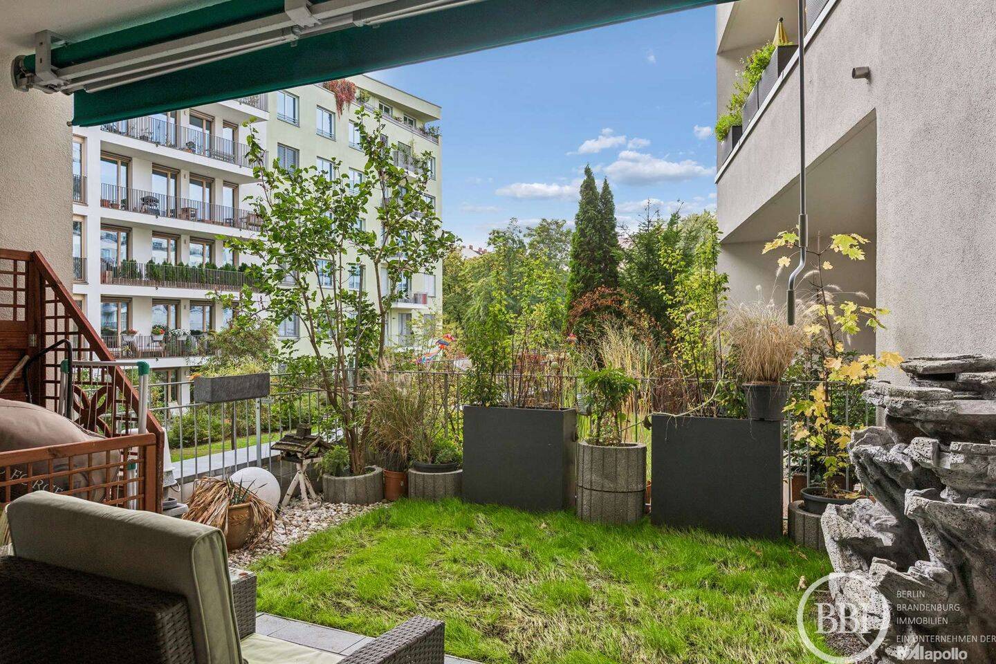 Eigene Terrasse mit echtem Rasen am Gleisdreieck-Park: 4,5 Zimmer, 136 m², 10785 Berlin (Mitte Kreuzberg Schöneberg Tiergarten)