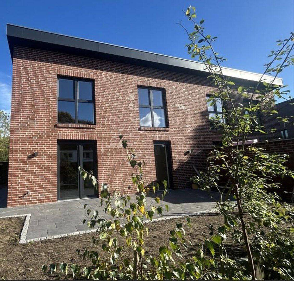 Exklusive Neubau-Doppelhaushälfte mit 150 m², hochwertiger Ausstattung und großem Garten, 22417 Hamburg (Hamburg-Nord Hummelsbüttel Langenhorn)