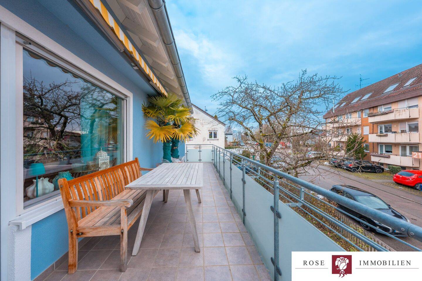 Helle und top-gepflegte Maisonette-Wohnung mit großem Süd-Balkon, 2 Bädern, hochwertige EBK und GA, 71336 Waiblingen