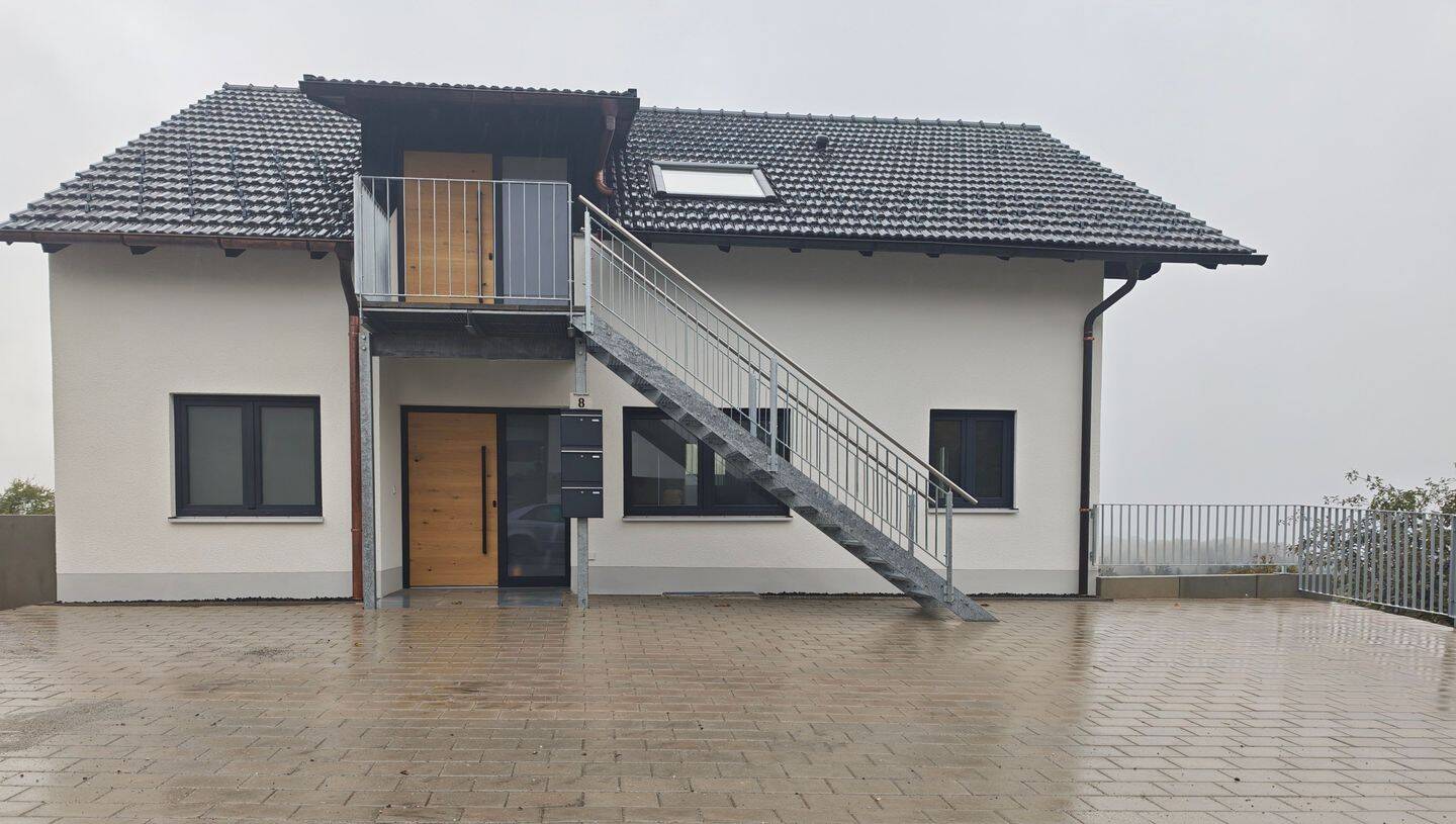 Dachgeschosswohnung mit 75m2 Klimaanlage Balkonkraftwerk Wallbox Küche, 94136 Thyrnau