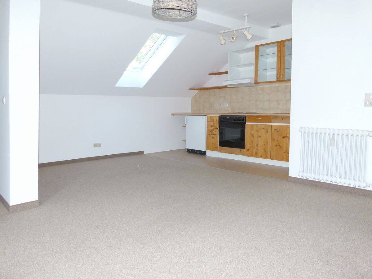 2 Zimmer-Wohnung mit Balkon; Anfragen bitte nur per email; bitte lesen Sie den Text bis zum Schluß!, 83646 Bad Tölz