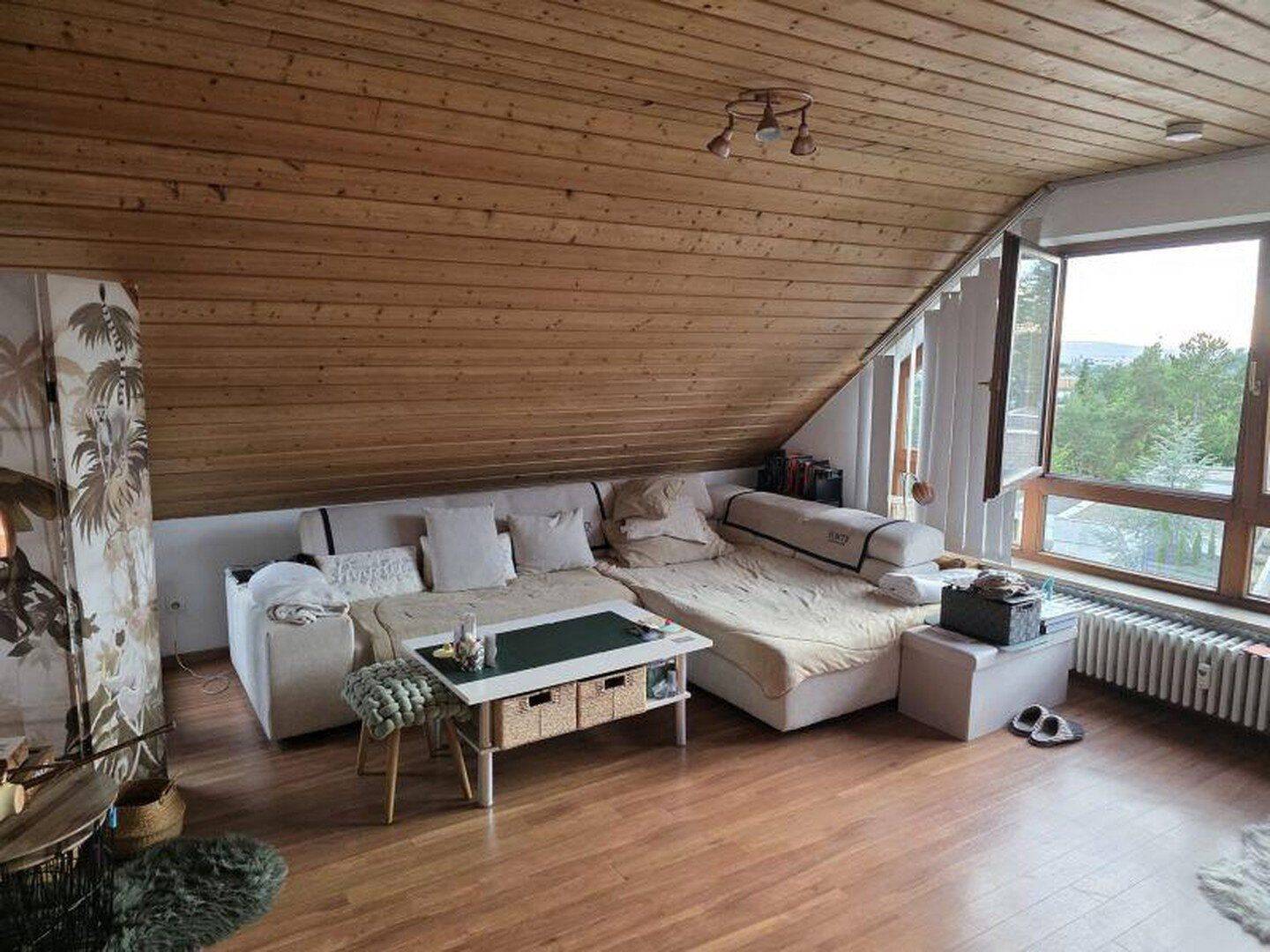Sehr schöne, helle 4 Zi-DG Whg mit großer Loggia und Garage, in ruhiger Südlage von WÜ-Lengfeld, 97076 Würzburg (Grombühl Lengfeld)
