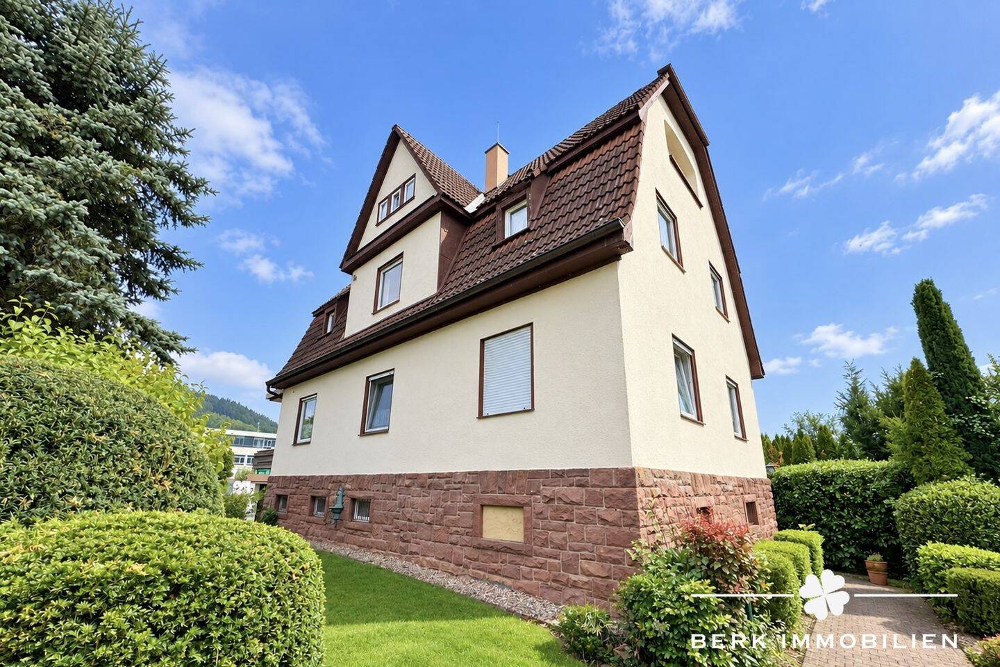 BERK Immobilien – Charaktervolles Wohnhaus mit großem Garten in zentraler Lage von Amorbach, 63916 Amorbach