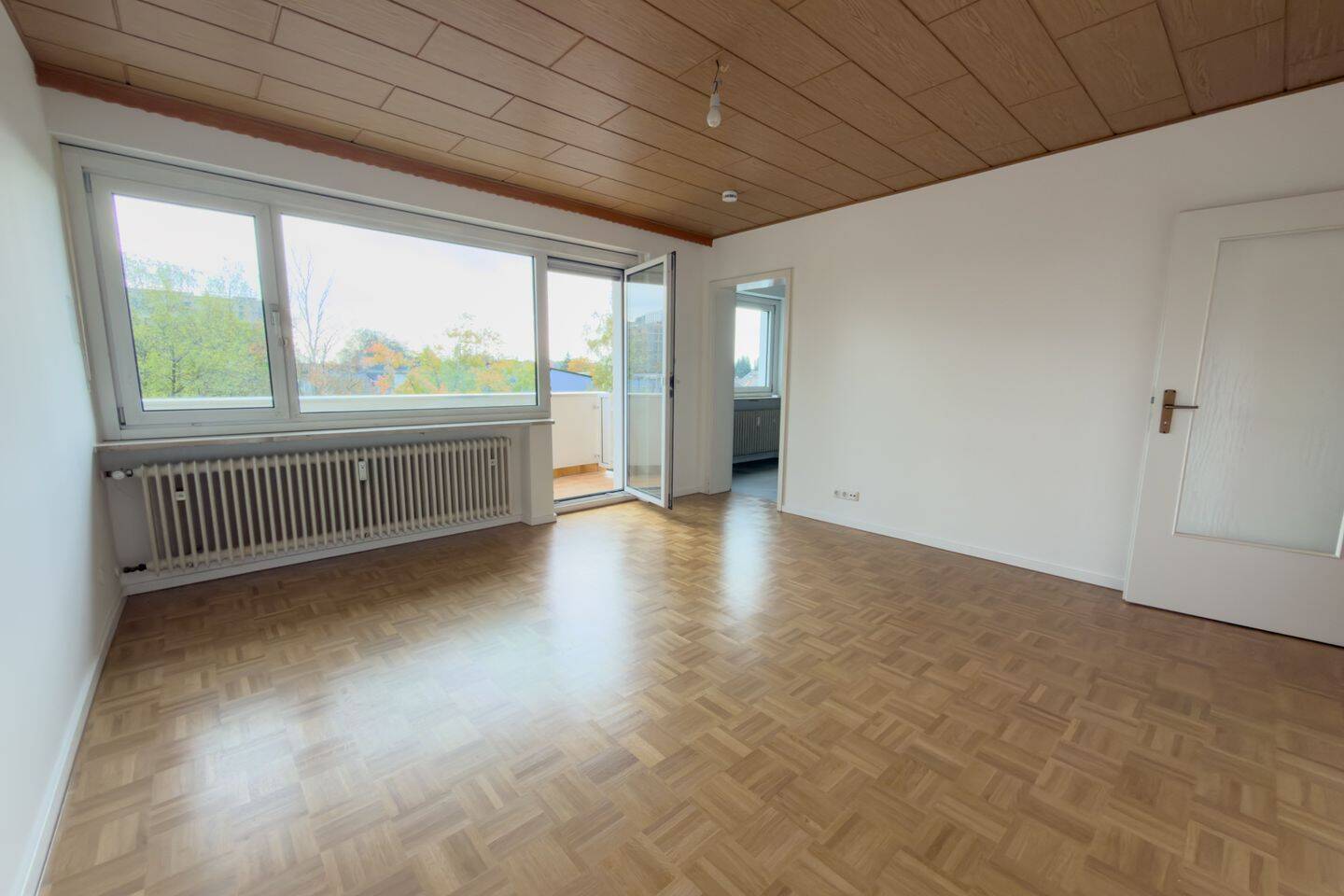 Frisch renovierte 2,5-Zimmer-Wohnung mit Südloggia in Germering – provisionsfrei, 82110 Germering