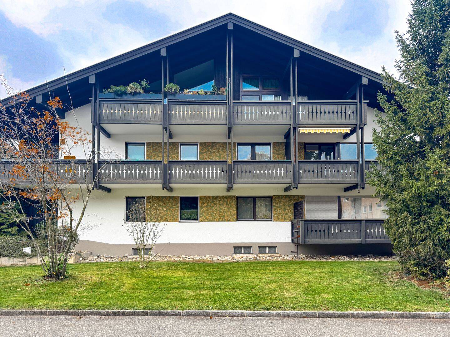Helle 2-Zimmer-Wohnung mit großzügigem Westbalkon zwischen Chiemsee und Ortsmitte, 83209 Prien a. Chiemsee (Prien)