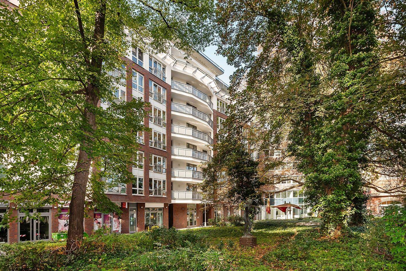 Bezugsfreie 1-Zimmer-Wohnung am Hackeschen Markt mit Stellplatz, 10178 Berlin (Mitte)