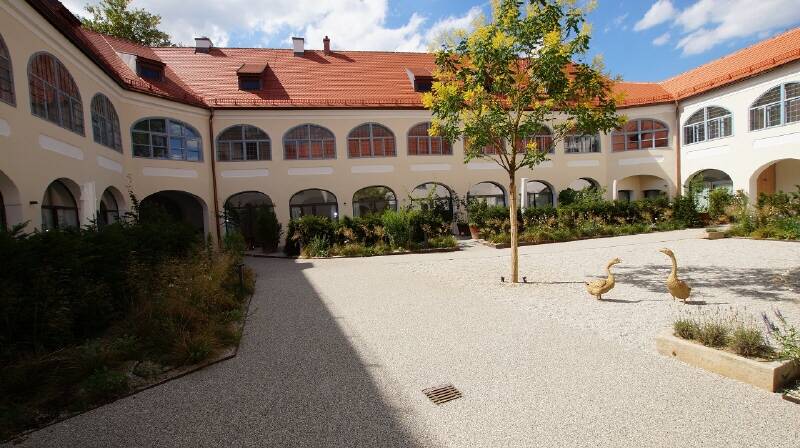 Wohnen im Schloss! Herrliche 3 Zimmer-Wohnung, 94330 Aiterhofen