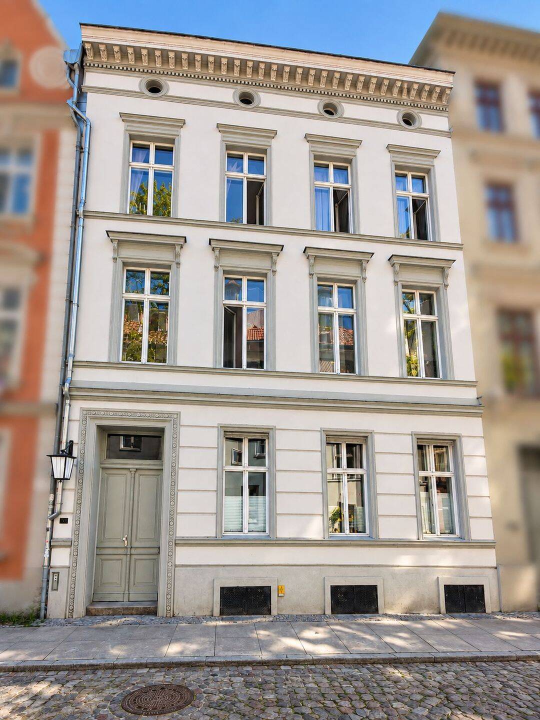 Großzügige 3-Zimmer-Altbauwohnung – vermietetes Investment in zentraler Altstadtlage, 18439 Stralsund