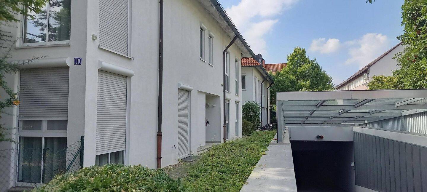 Stilvolle, geräumige und gepflegte 2-Zimmer-Wohnung mit Balkon und Einbauküche in Erlangen, 91052 Erlangen (Anger Erlangen-Ost Erlangen-Süd Innenstadt)