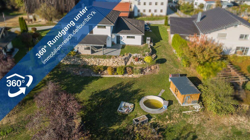 Ein Zuhause der besonderen Art – Stilvolles Einfamilienhaus mit traumhaftem Blick ins Umland, 94116 Hutthurm