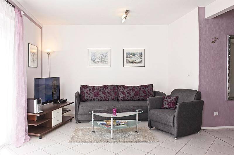 Idyllisch gelegene 2-Zimmer Wohnung mit Terrasse und Garten sowie Parkplatz in Bad Endorf – Landkreis Rosenheim, 83093 Bad Endorf