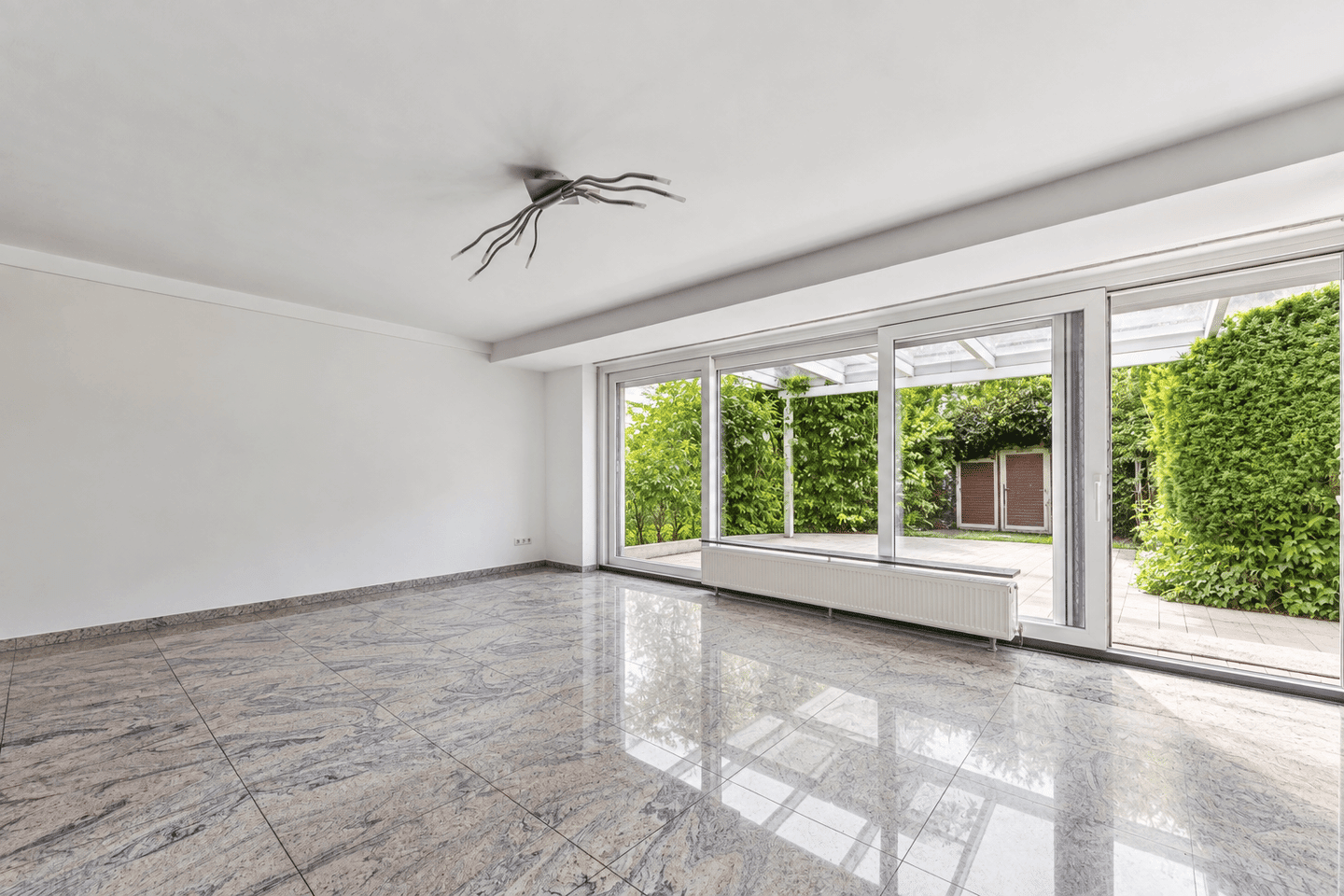 Familientraum im Grünen: Gepflegtes Reihenhaus mit Dachterrasse, Kamin & sonnigem Garten, 85716 Unterschleißheim