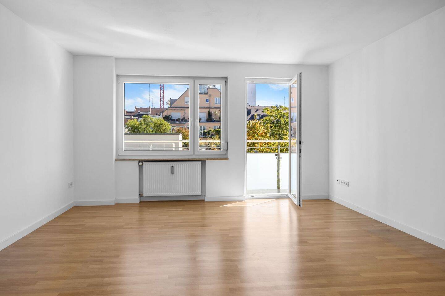 ROGERS: Ihr neues Zuhause zwischen Pinakotheken und Englischem Garten: Sanierte 3-Zimmer-Wohnung mit Balkon zum grünen Innenhof, 80799 München (Maxvorstadt Schwabing-Freimann Schwabing-West)