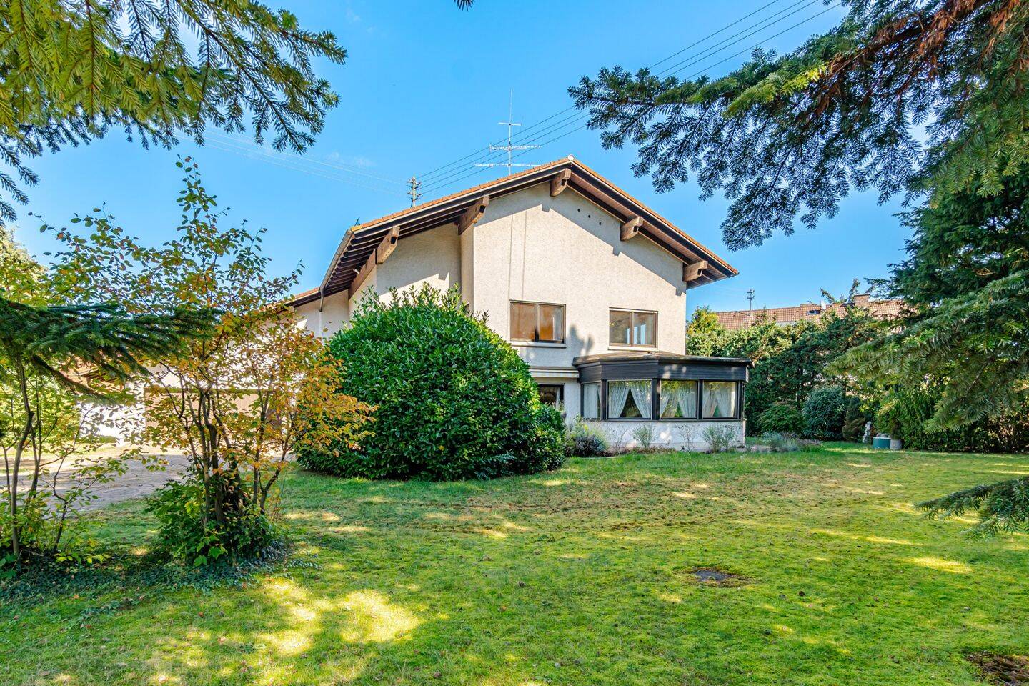 MUTZHAS – Imposante Villa mit parkähnlichem Garten!, 85609 Aschheim