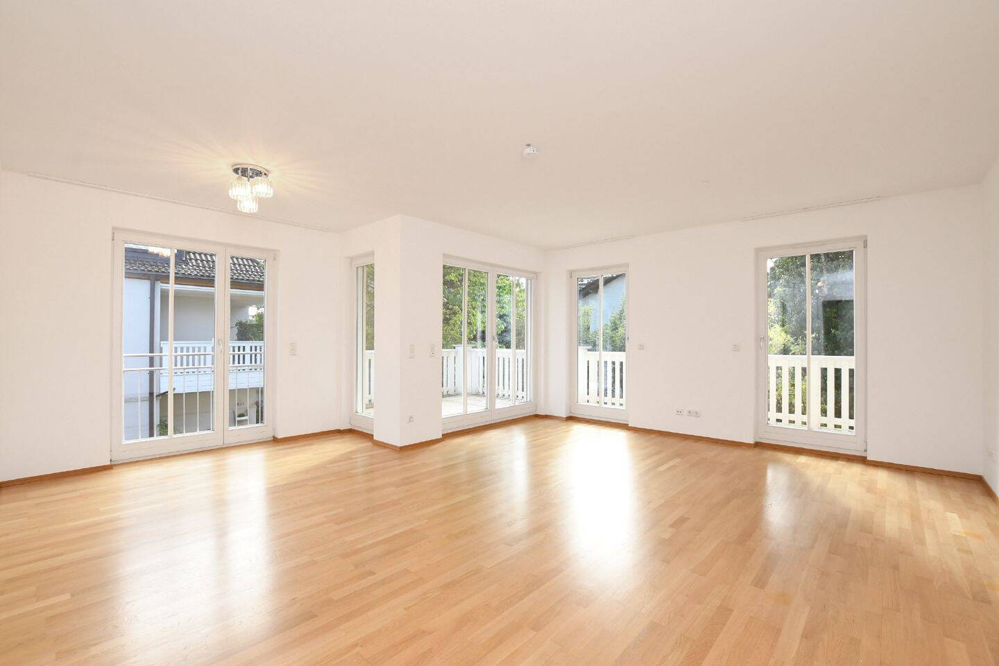 AIGNER – Helle 4-Zimmer-Wohnung in ruhiger und schöner Wohnanlage, 81825 München (Berg am Laim Trudering-Riem)