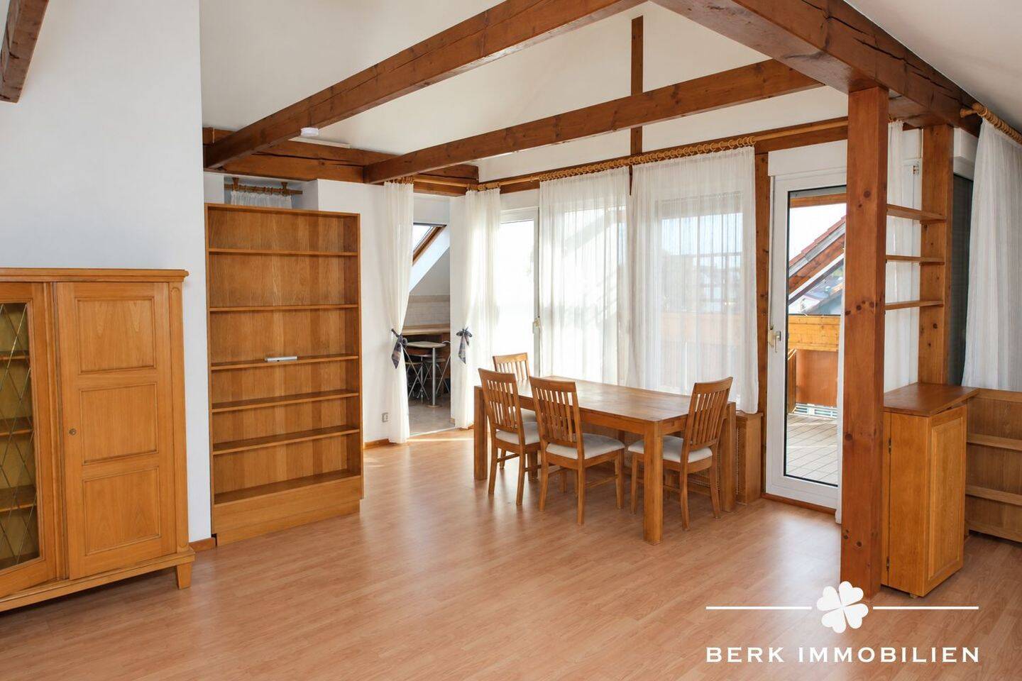 BERK Immobilien – 3-Zimmer-Dachgeschosswohnung in Waldrandlage mit besonderen Extras, 63811 Stockstadt a. Main