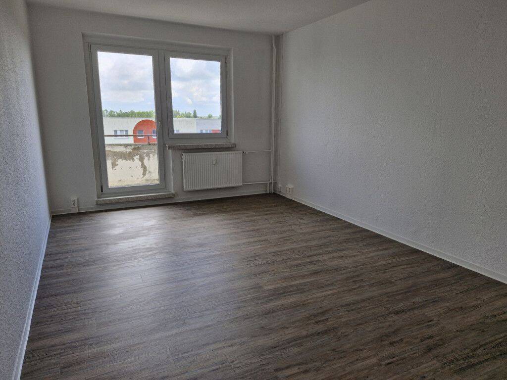 Familienwohnung – 4-Zimmer Wohnung mit Balkon!, 39576 Stendal