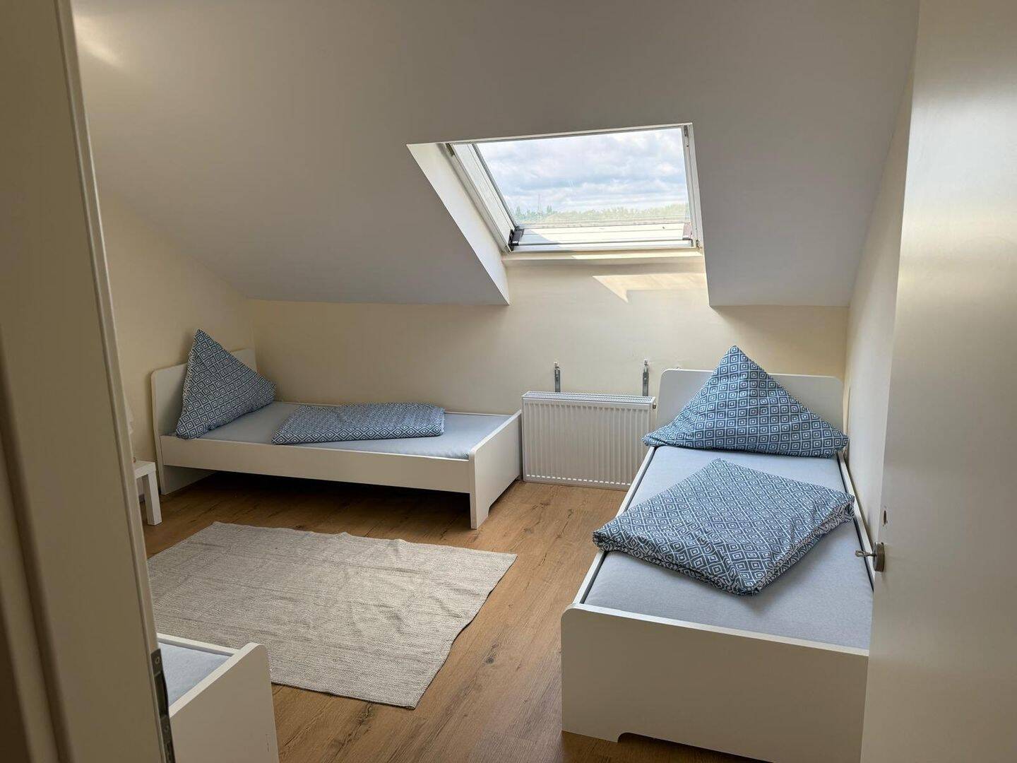 3 Zimmer Wohnung Dachgeschoss Renoviert, 90765 Fürth