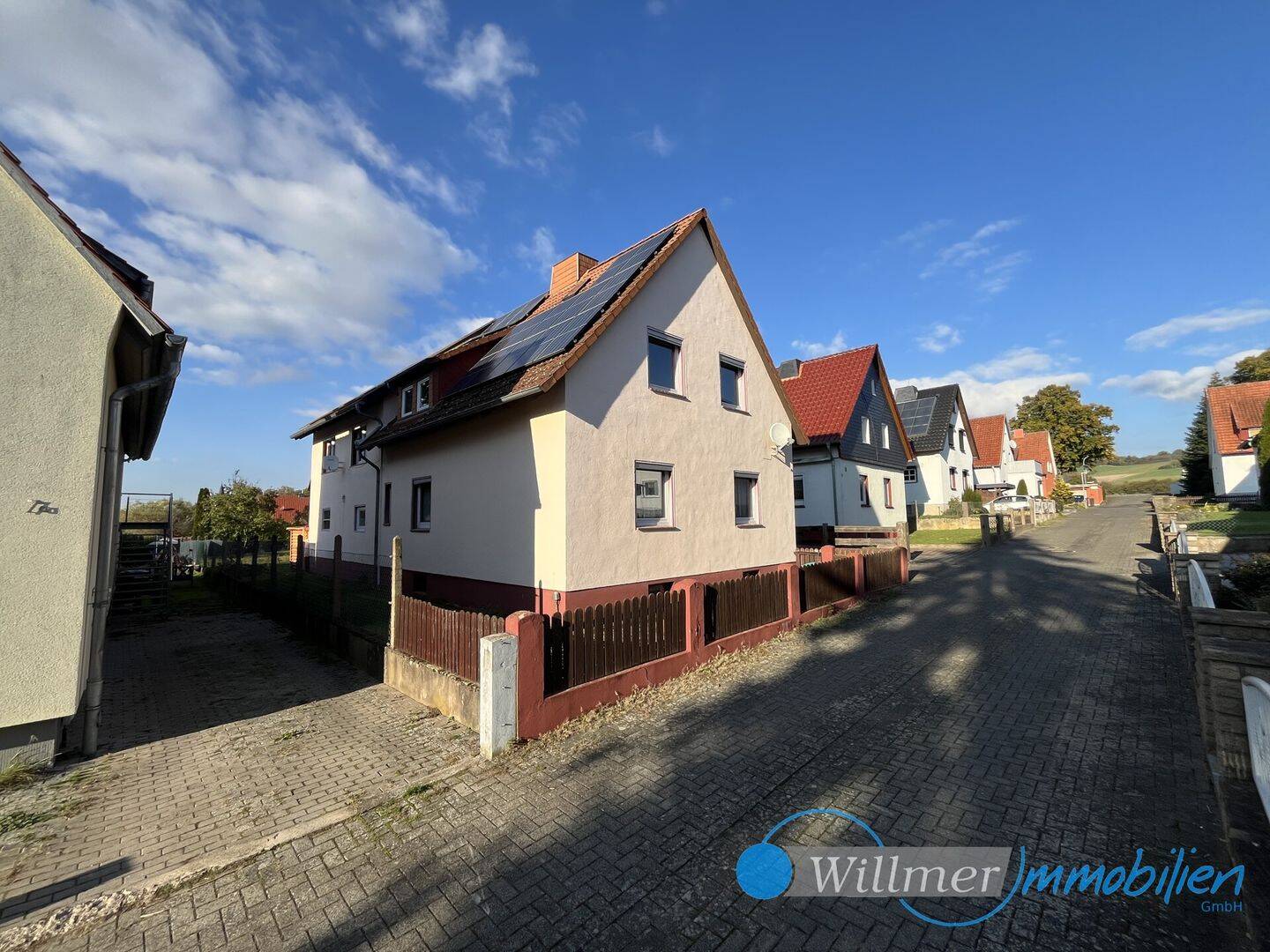 Einfamilienhaus mit großem Grundstück, zwei Garagen und Photovoltaikanlage in ruhiger Lage von Hohnstedt, 37154 Northeim