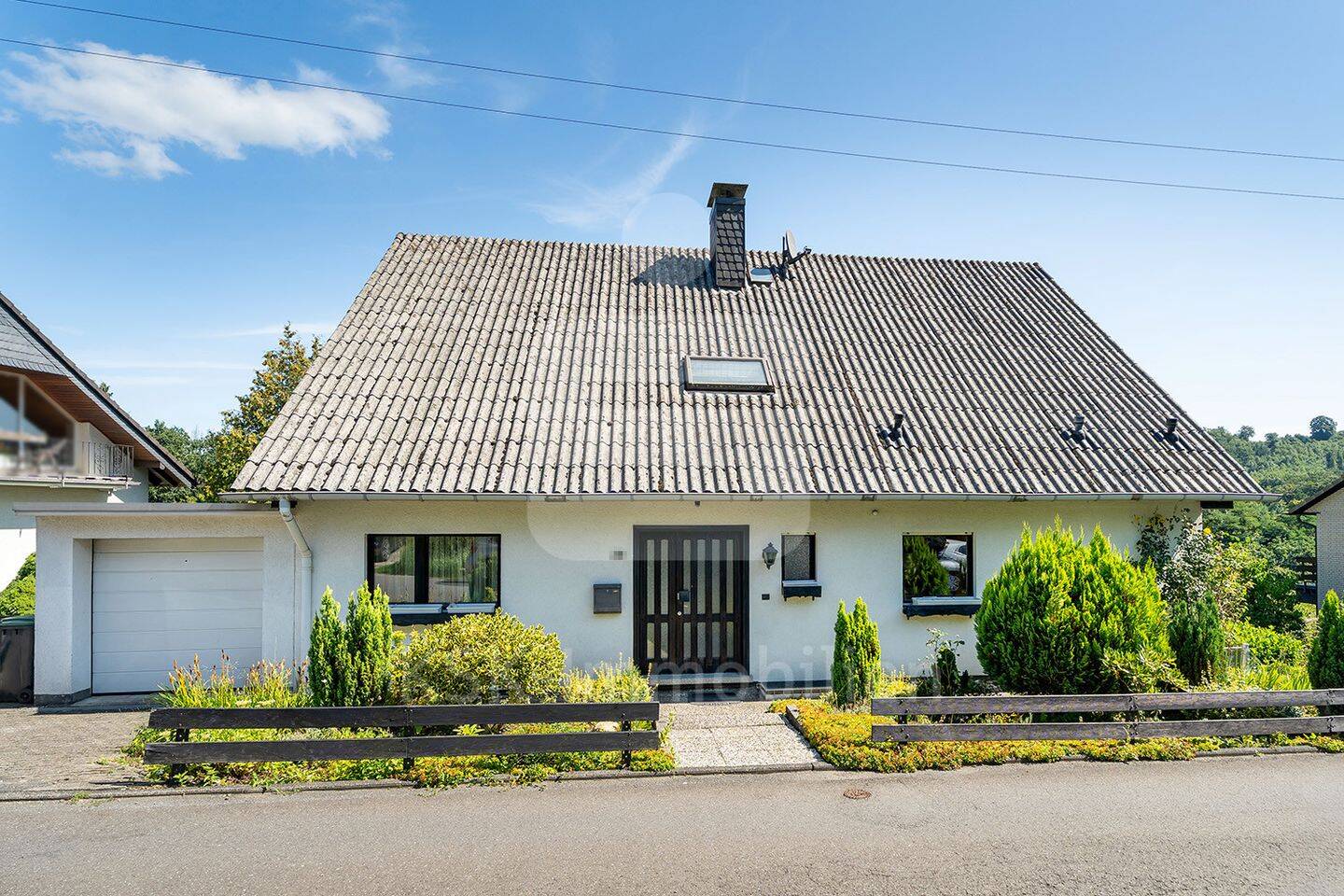 Modernisiertes großes Einfamilienhaus mit Einlieger und Garage im Außenbereich von Radevormwald!, 42477 Radevormwald
