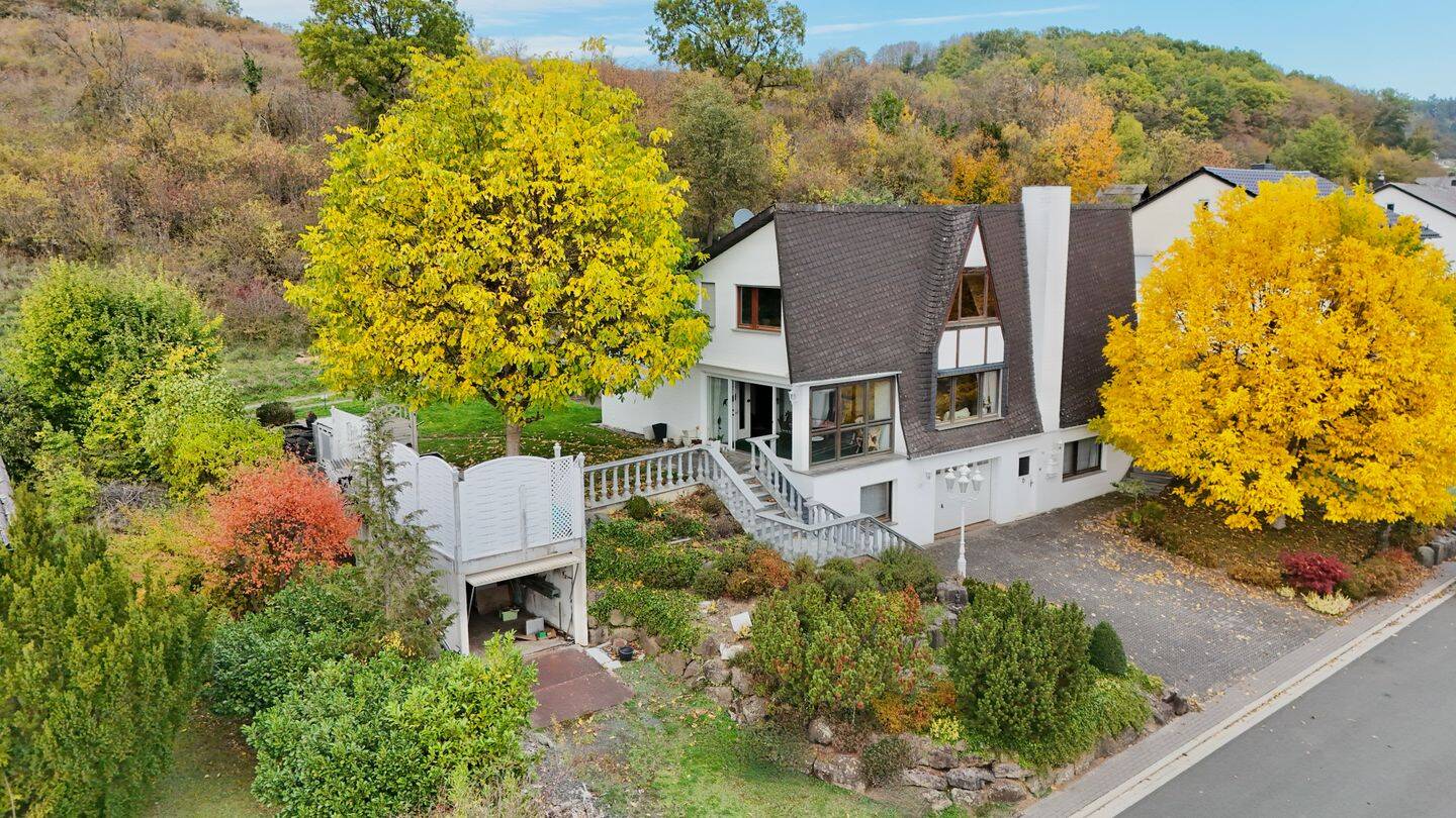 Exklusives Einfamilienhaus mit ELW & Garten in Herborn OT, 35745 Herborn