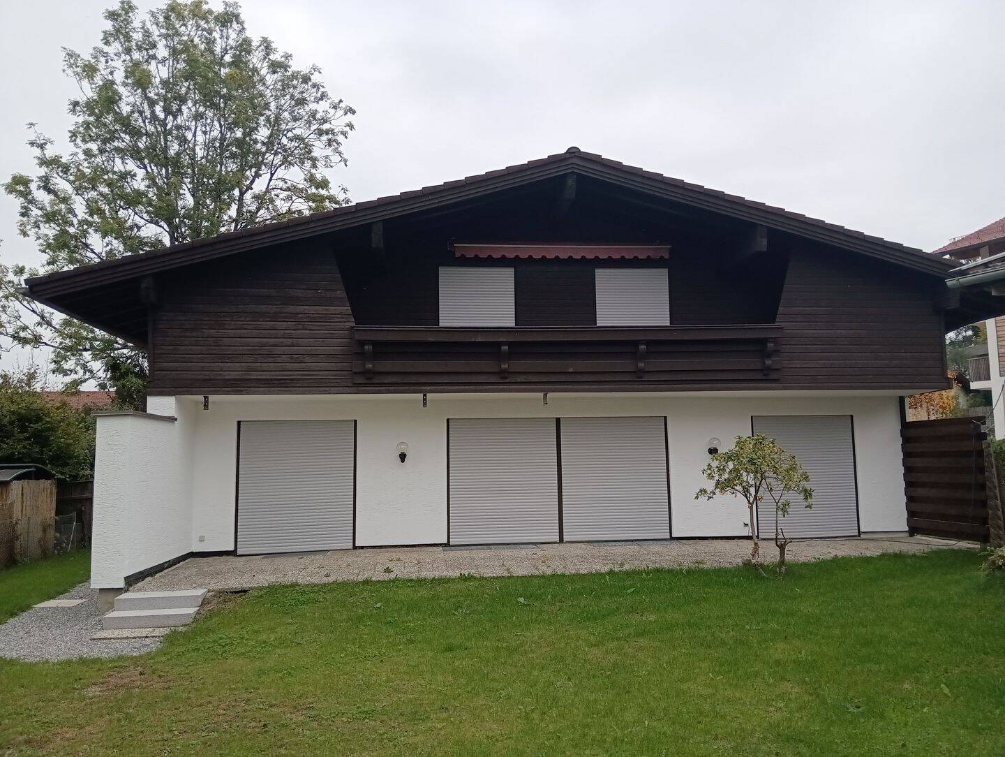 Modernisiertes Einfamilienhaus mit großem Garten und Doppelgarage, 83083 Riedering
