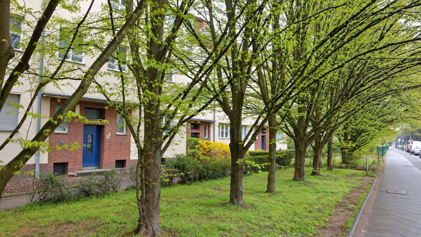 Einziehen – wohlfühlen: Möblierte 2-Zi.-Altbauwohnung + Balkon im Denkmalschutz in Berlin-Zehlendorf, 14169 Berlin (Steglitz-Zehlendorf Dahlem Lichterfelde Zehlendorf)