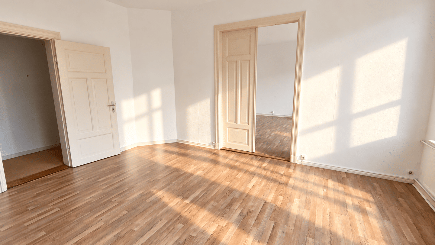 FLENSBURG – NÄHE HAFEN UND ZENTRUM,  GERÄUMIGE 4 ZIMMER ALTBAUWOHNUNG IN GEFRAGTER LAGE, 24939 Flensburg (Altstadt Neustadt Nordstadt Westliche Höhe)
