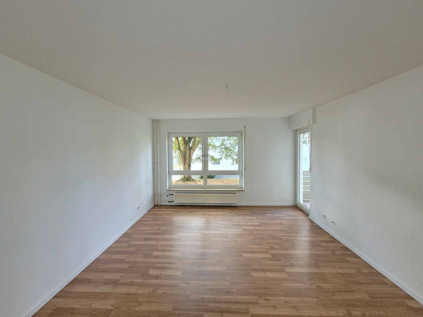 SOFORT FREI!!! Geräumige, renovierte 4- Zimmerwohnung mit Balkon in Bad Hersfeld, 36251 Bad Hersfeld