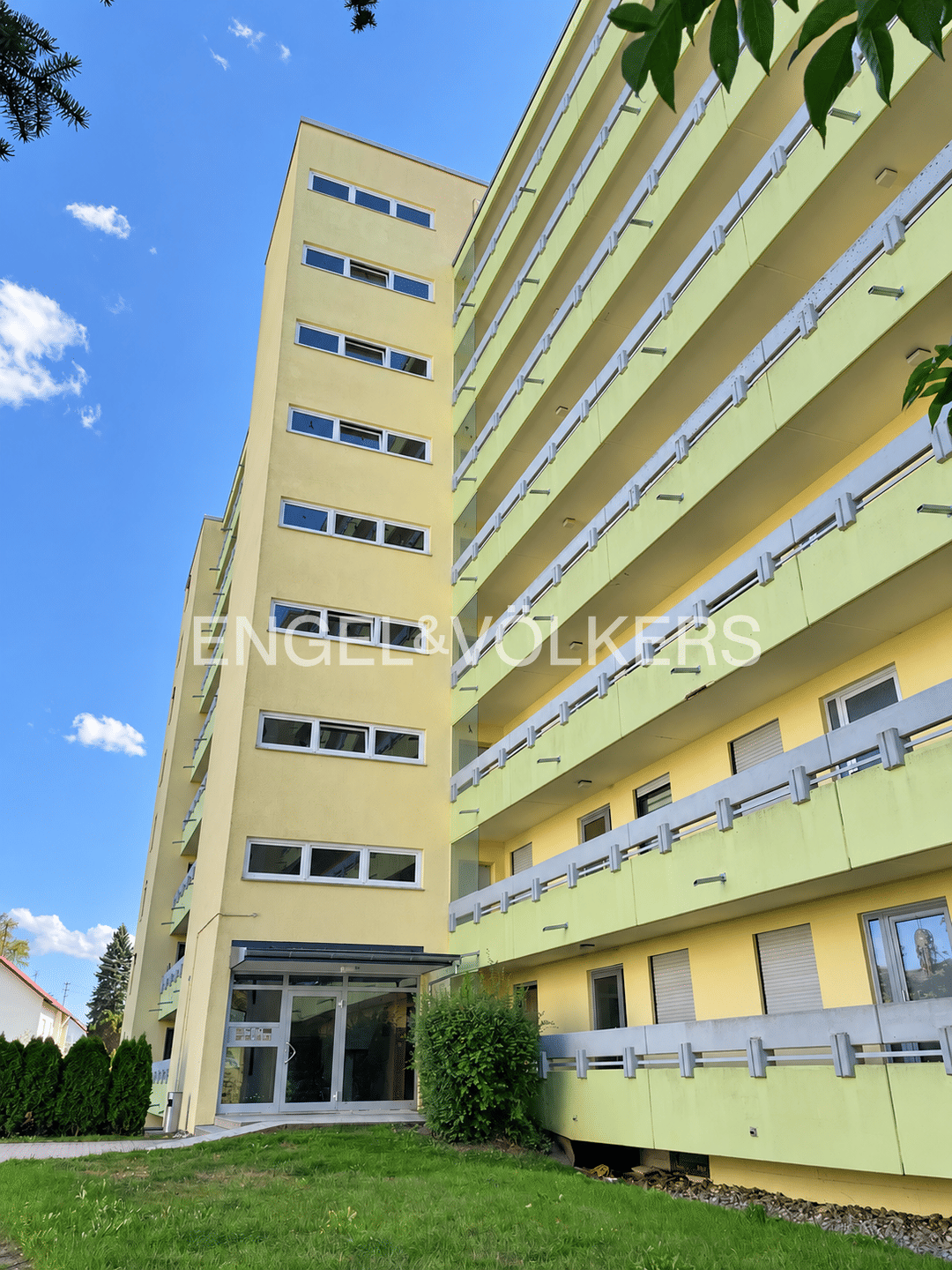 Wohnen mit Weitblick – Lichtdurchflutete 3-Zimmer-Wohnung mit großzügiger Loggia und herrlichem Ausblick, 72469 Meßstetten