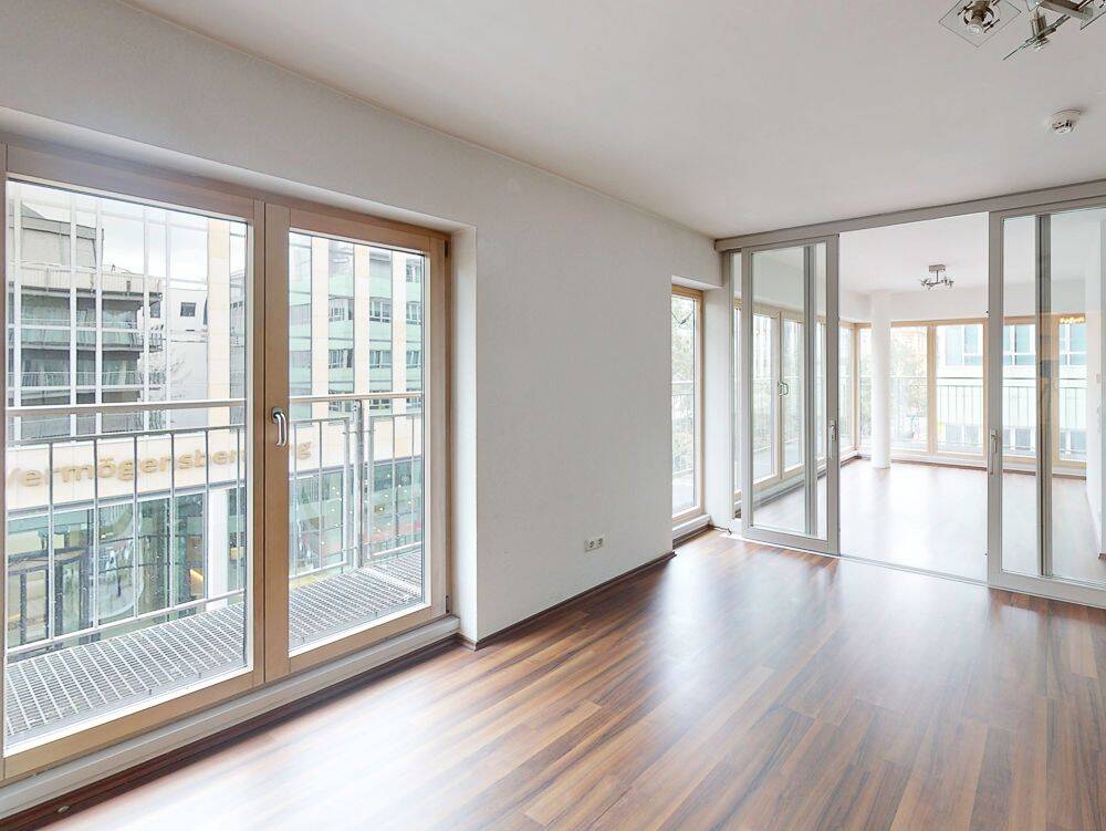 Lichtdurchflutete 2-Zimmer-Wohnung mit Wintergarten, 60329 Frankfurt am Main (Bahnhofsviertel Gallus Gutleutviertel Innenstadt)