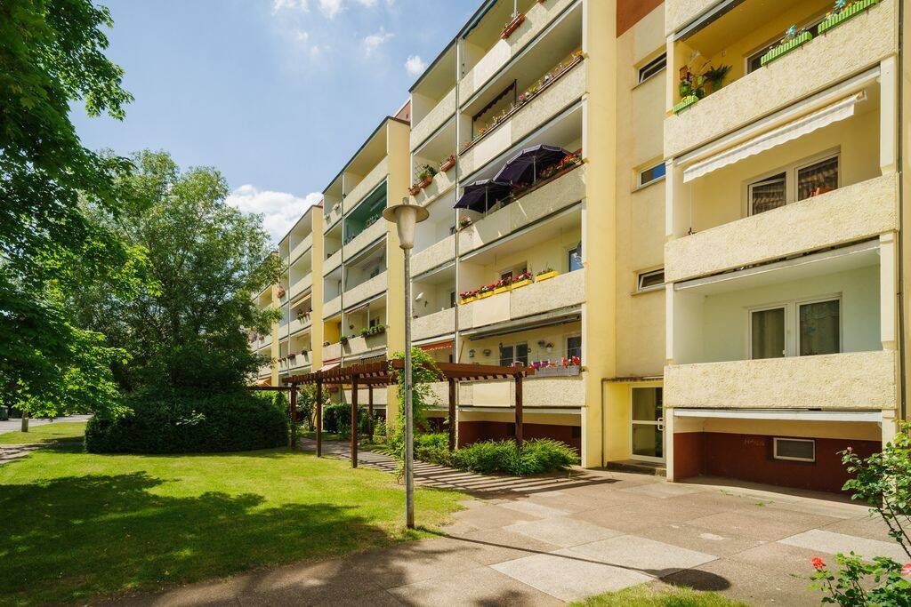 3-Zimmerwohnung mit Balkon für die kleine Familie – sofort bezugsfertig!, 4209 Leipzig (Grünau-Mitte Grünau-Nord Grünau-Ost Schönau)
