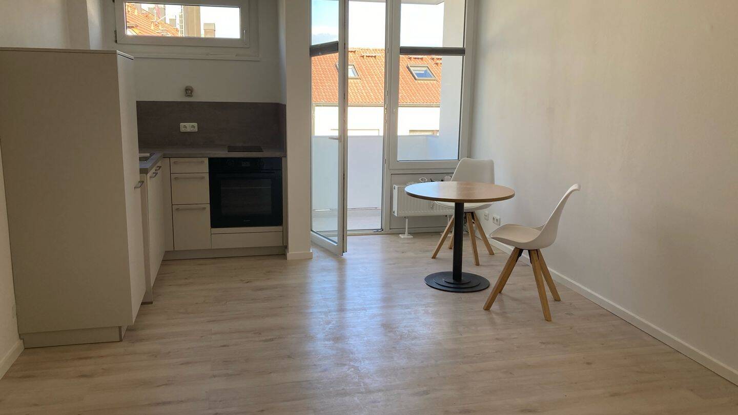 top 1-Zimmer-Apartment mit neuer EBK, Bad, Balkon am Petuelring, 80807 München (Milbertshofen-Am Hart Schwabing-Freimann)