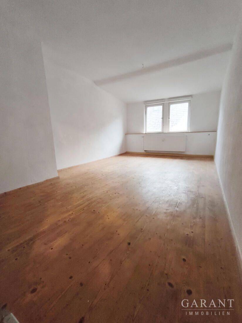 Viel Platz auf zwei Ebenen: Dachgeschoss-Wohnung mit Studio in Sulz am Neckar, 72172 Sulz am Neckar