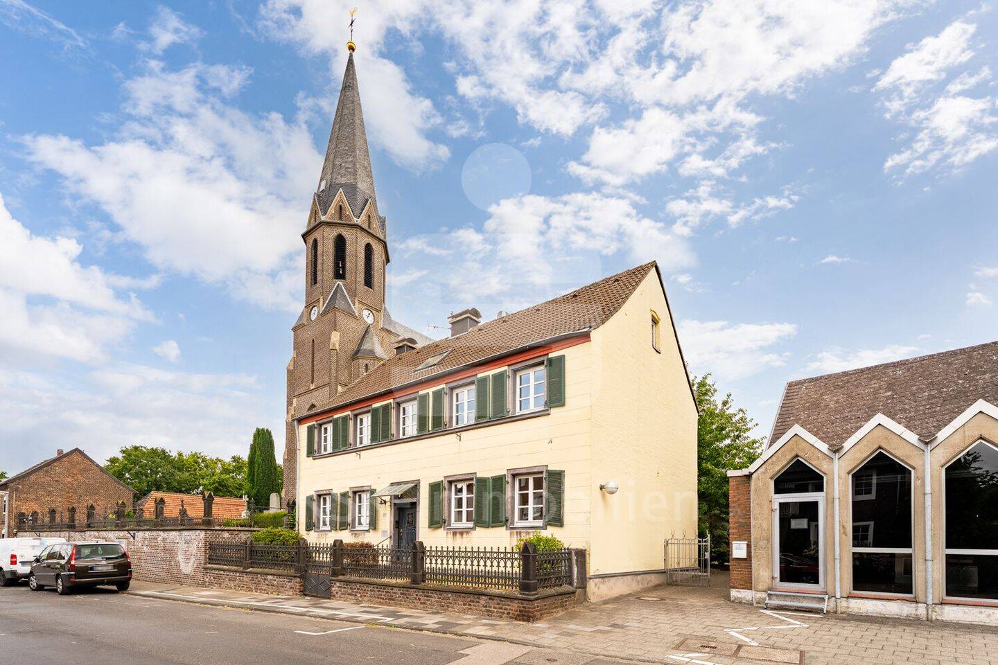 Denkmalgeschütztes ehemaliges Pfarrhaus in Bergheim Büsdorf mit Erbbaurecht!, 50129 Bergheim