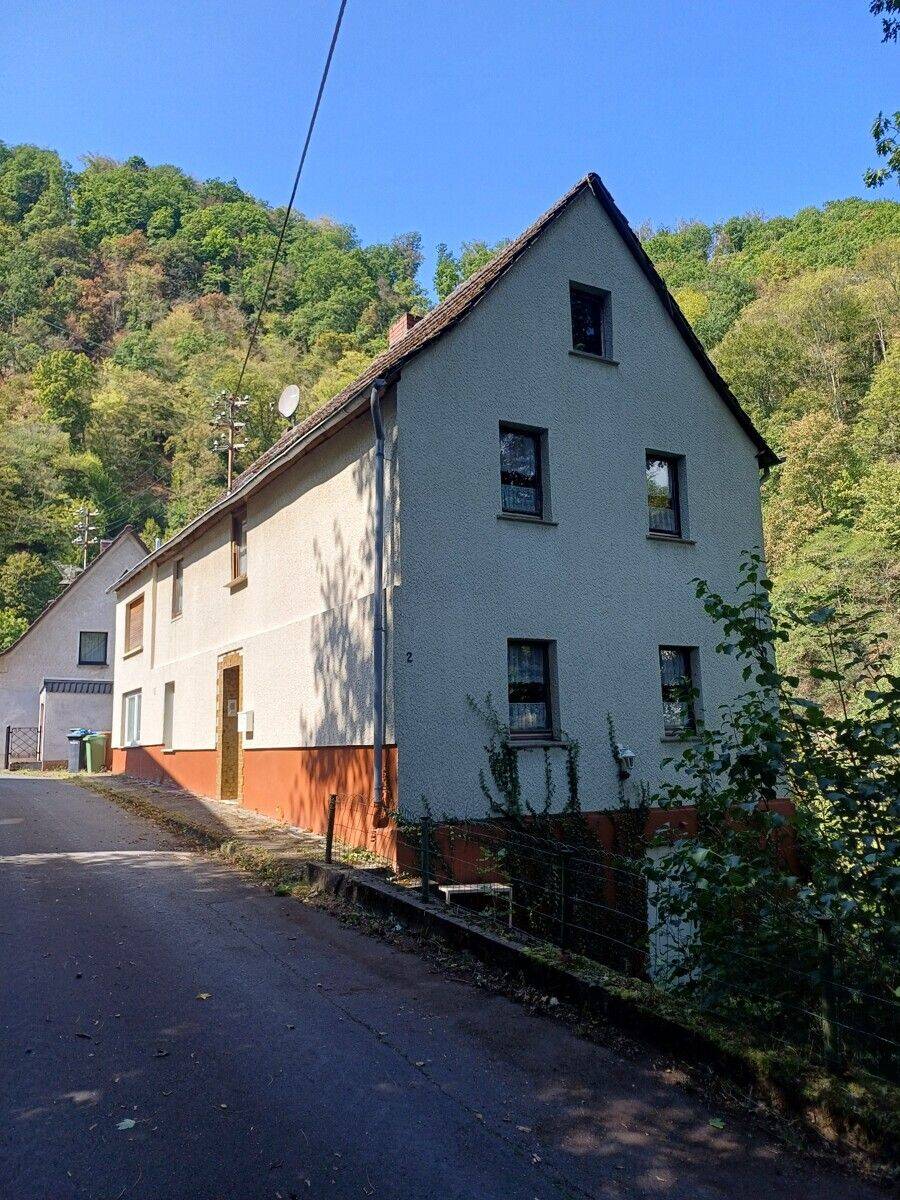 Sanierungsbedürftiges Einfamilienhaus in Isenburg mit direkter Lage am Saynbach, Garage, Garten!, 56271 Isenburg