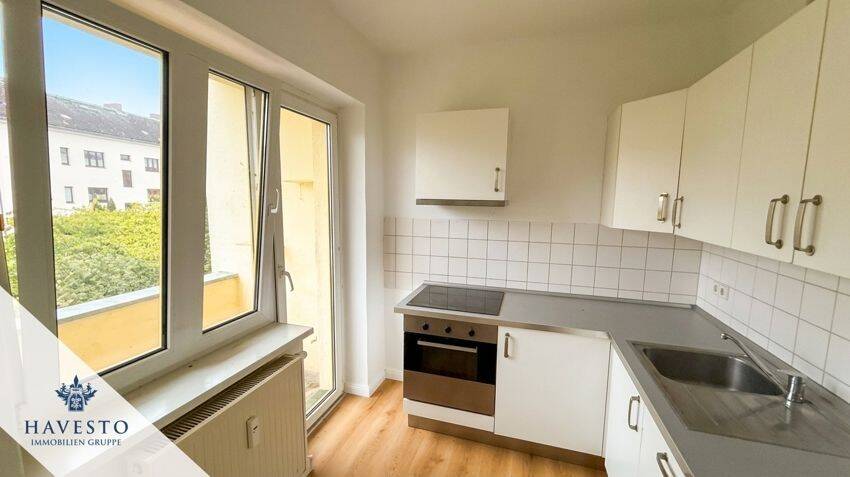 Frisch renovierte 2-Zimmer-Wohnung mit Einbauküche, Wannenbad und Balkon ins Grüne, 39114 Magdeburg
