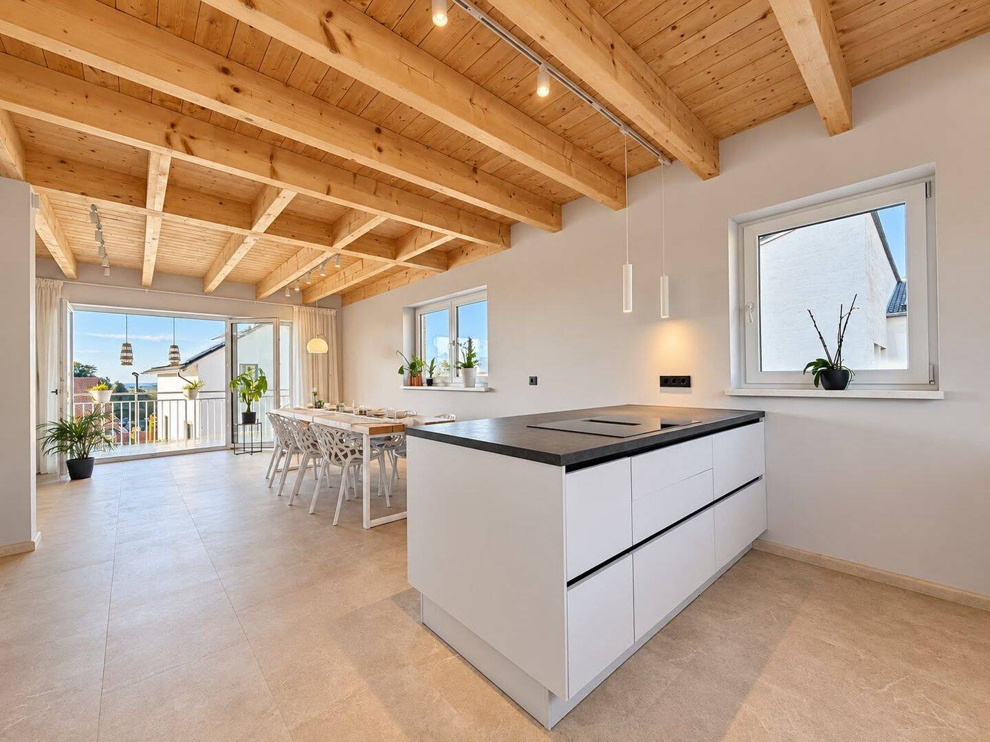 Wohnen wie im Urlaub: 4,5-Zimmer-Wohnung mit Burgblick, Südgarten und überdachter Terrasse, 93167 Falkenstein
