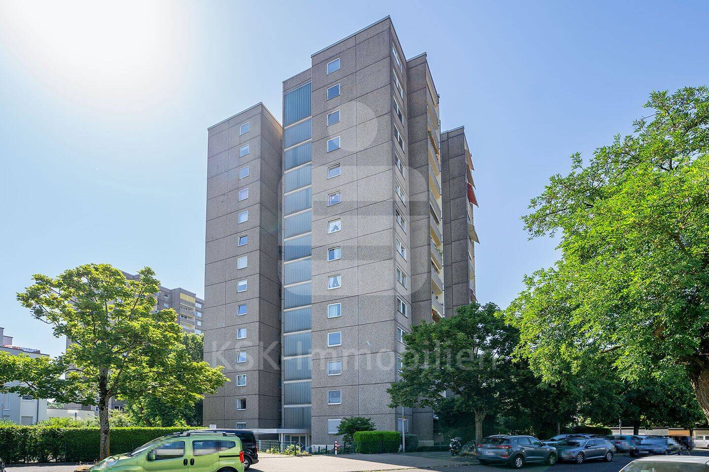 Schöne Aussichten bietet diese großzügige 4 Zimmer-Eigentumswohnung., 51469 Bergisch Gladbach