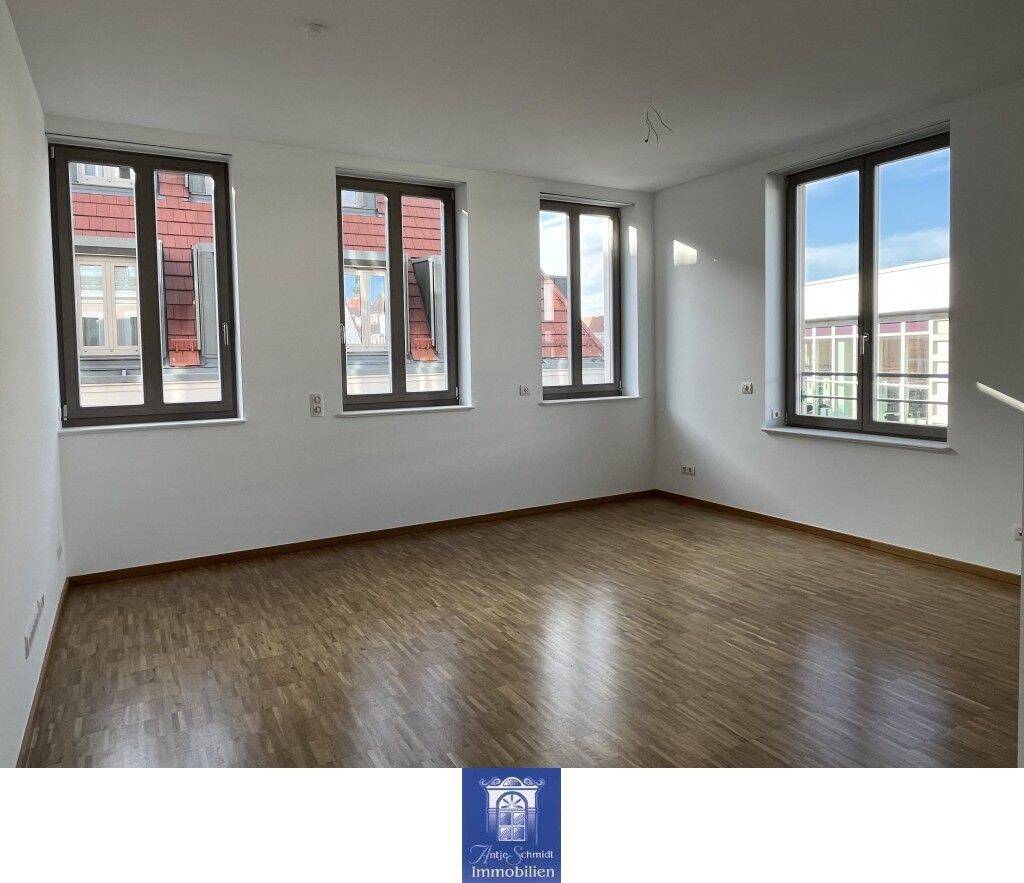Wunderschöne Wohnung mit Loggia und moderner EBK – direkt am Neumarkt!, 1067 Dresden (Friedrichstadt Innere Altstadt Wilsdruffer Vorstadt/Seevorstadt-West)