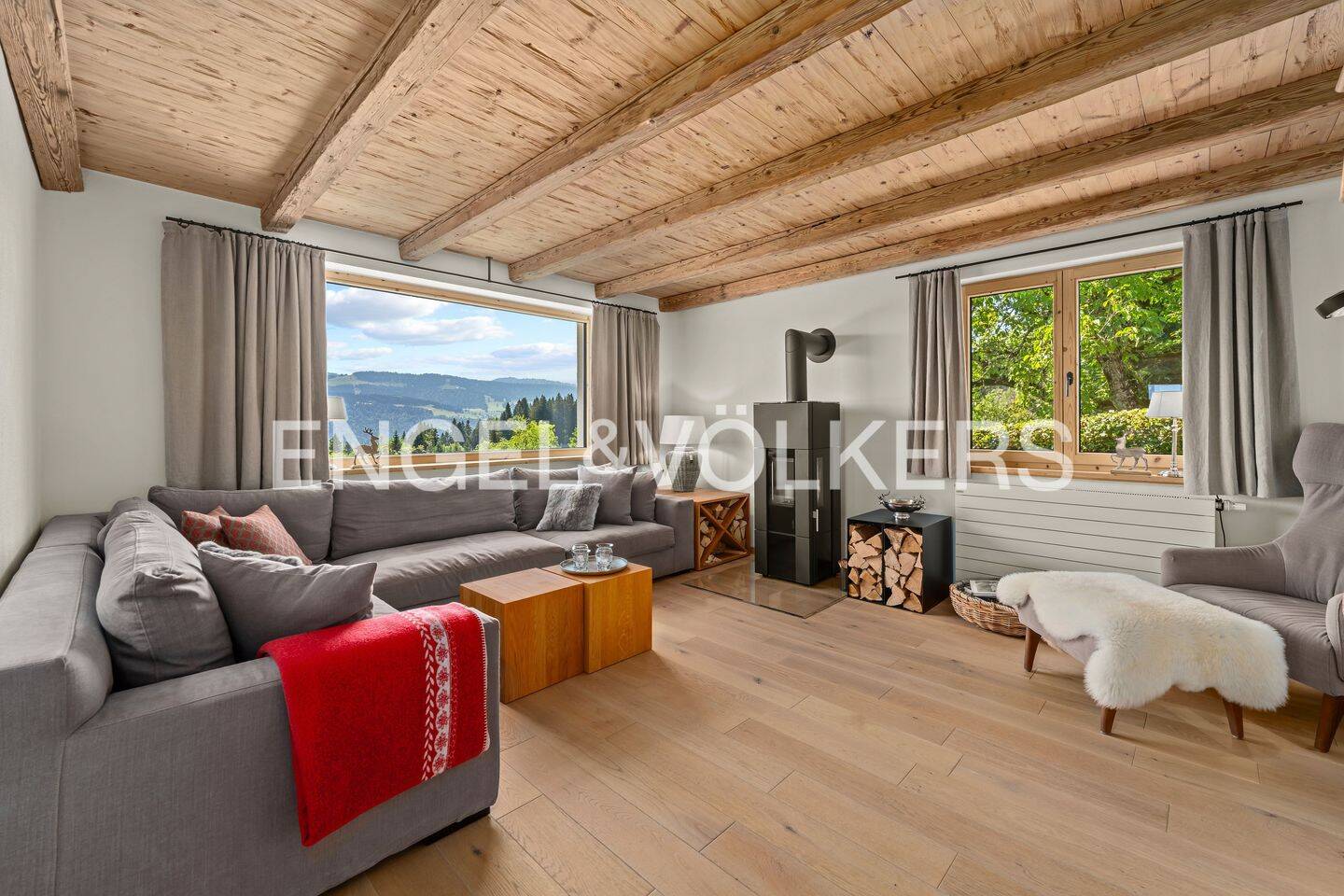 Rarität mit Garantie auf Glücksgefühle im Chalet-Stil und 320“ Grad unverbaubarer Berg- und Wiesensicht, 88179 Oberreute