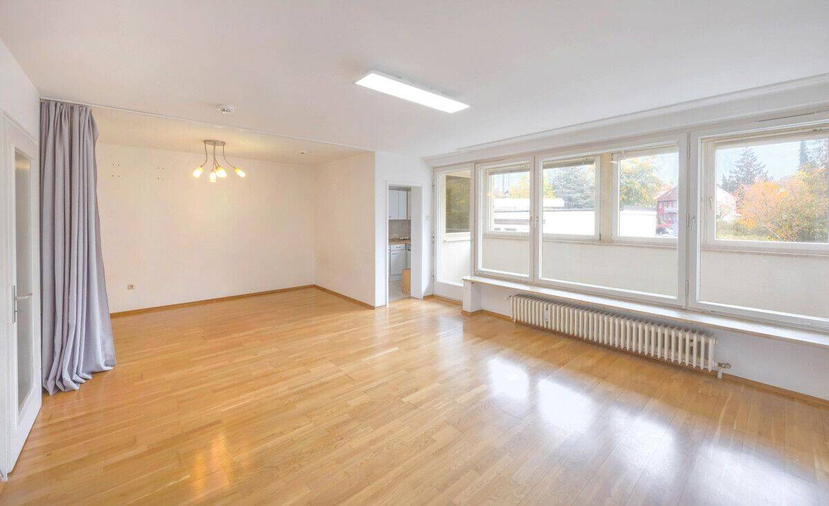 BEZUGSFREIE 1,5-ZI.-WHG. MIT WINTERGARTEN UND TG-STELLPLATZ IN PLANEGG, 82152 Planegg