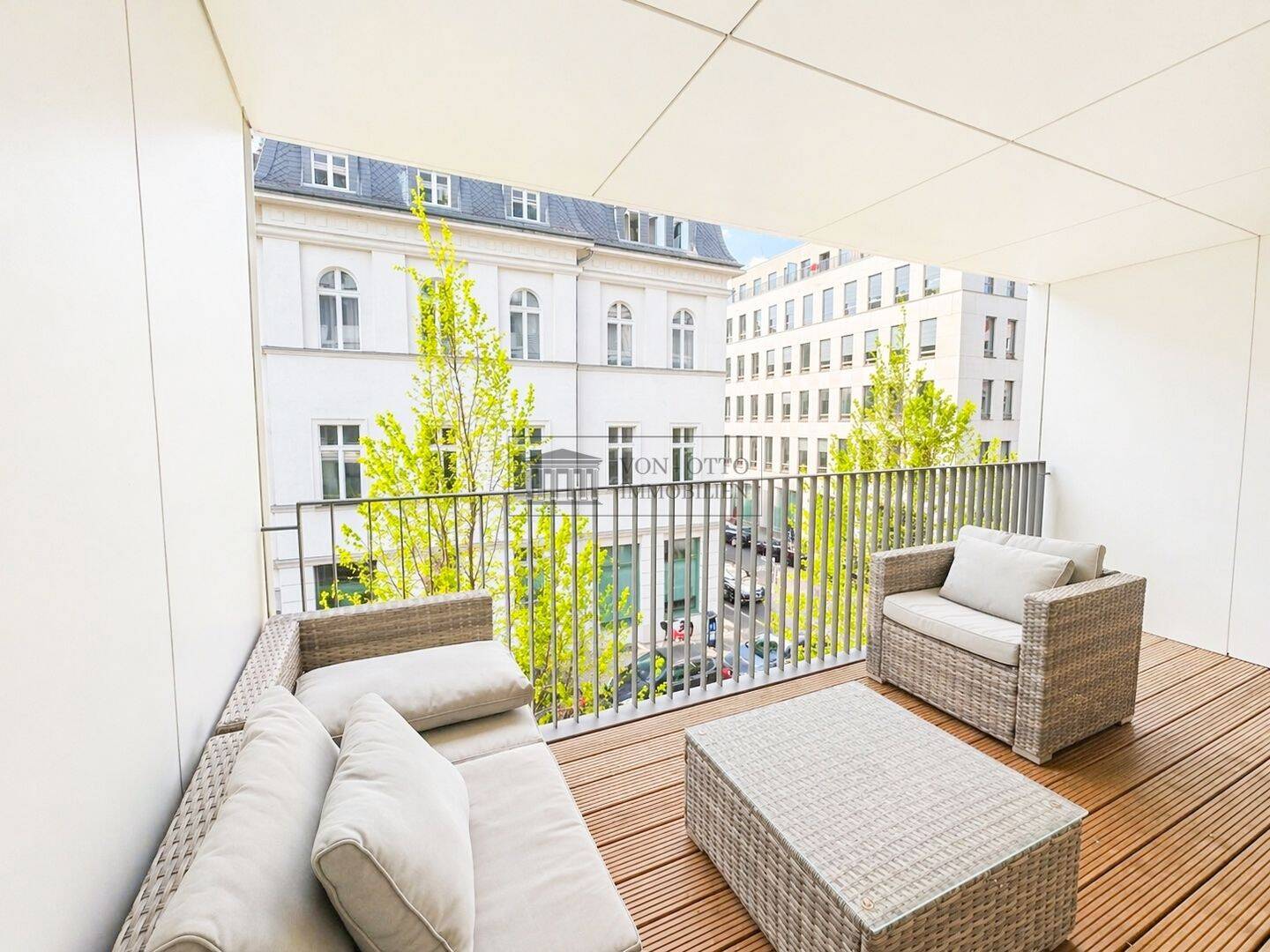 Zwei Balkone, ein besonderes Zuhause im YOO Berlin, 10117 Berlin (Mitte)