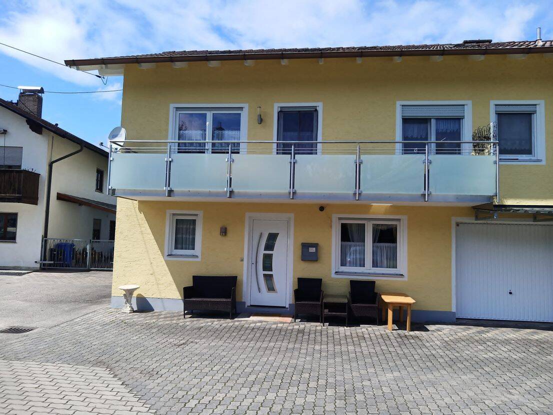 … AIGNER – schöne DG-Wohnung mit EBK und modernem Bad in ruhiger Lage …, 84559 Kraiburg a. Inn