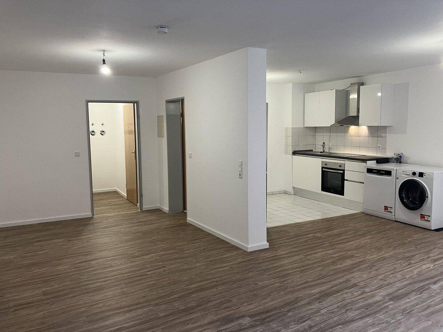 Neu sanierte und zentral gelegene 1.5-Zimmer Wohnung, mit Balkon, EBK und TG Stellplatz, 72458 Albstadt