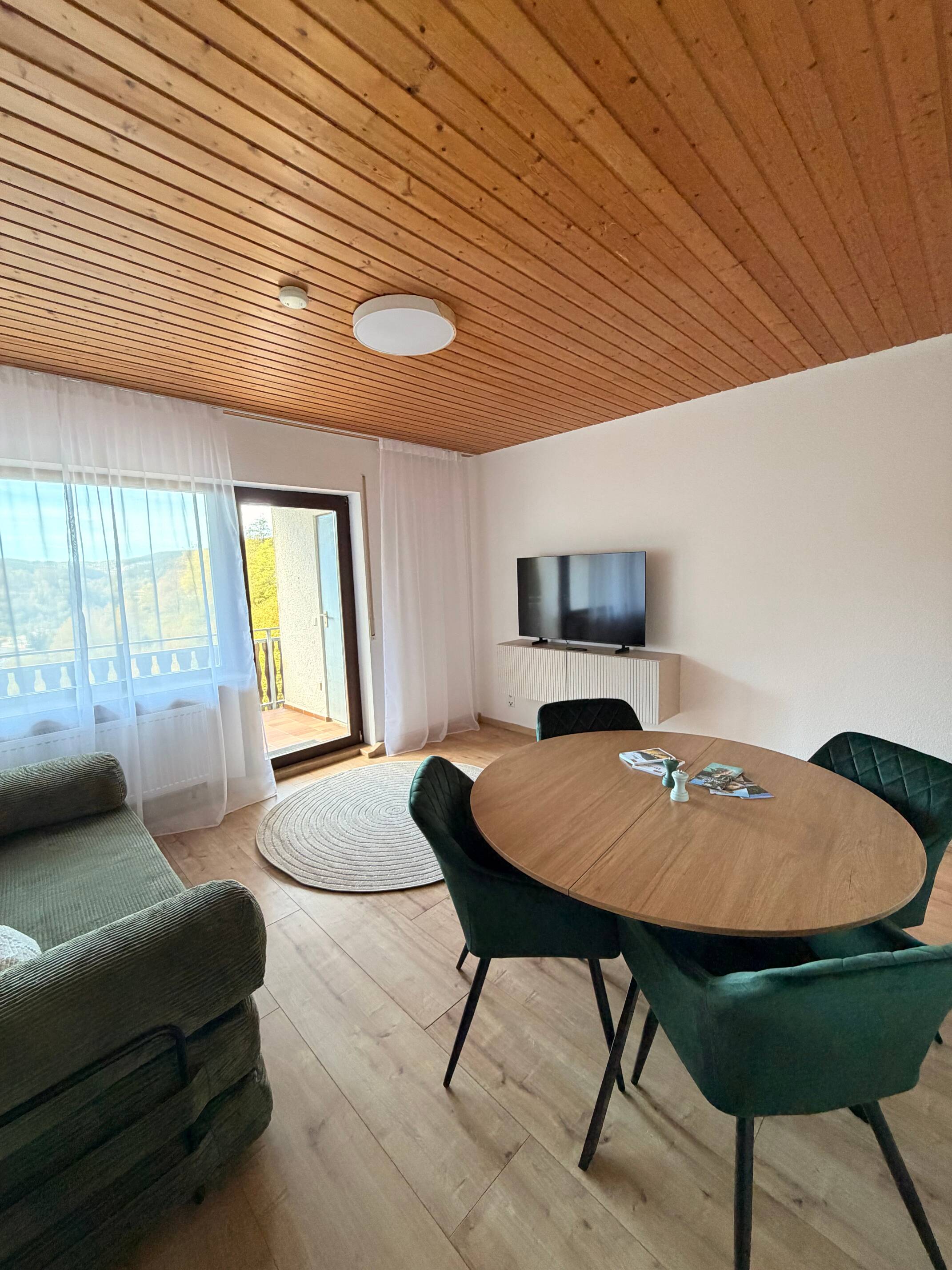Neu Möblierte 2-Zimmer-Wohnung mit Balkon in Triberg im Schwarzwald, 78098 Triberg im Schwarzwald